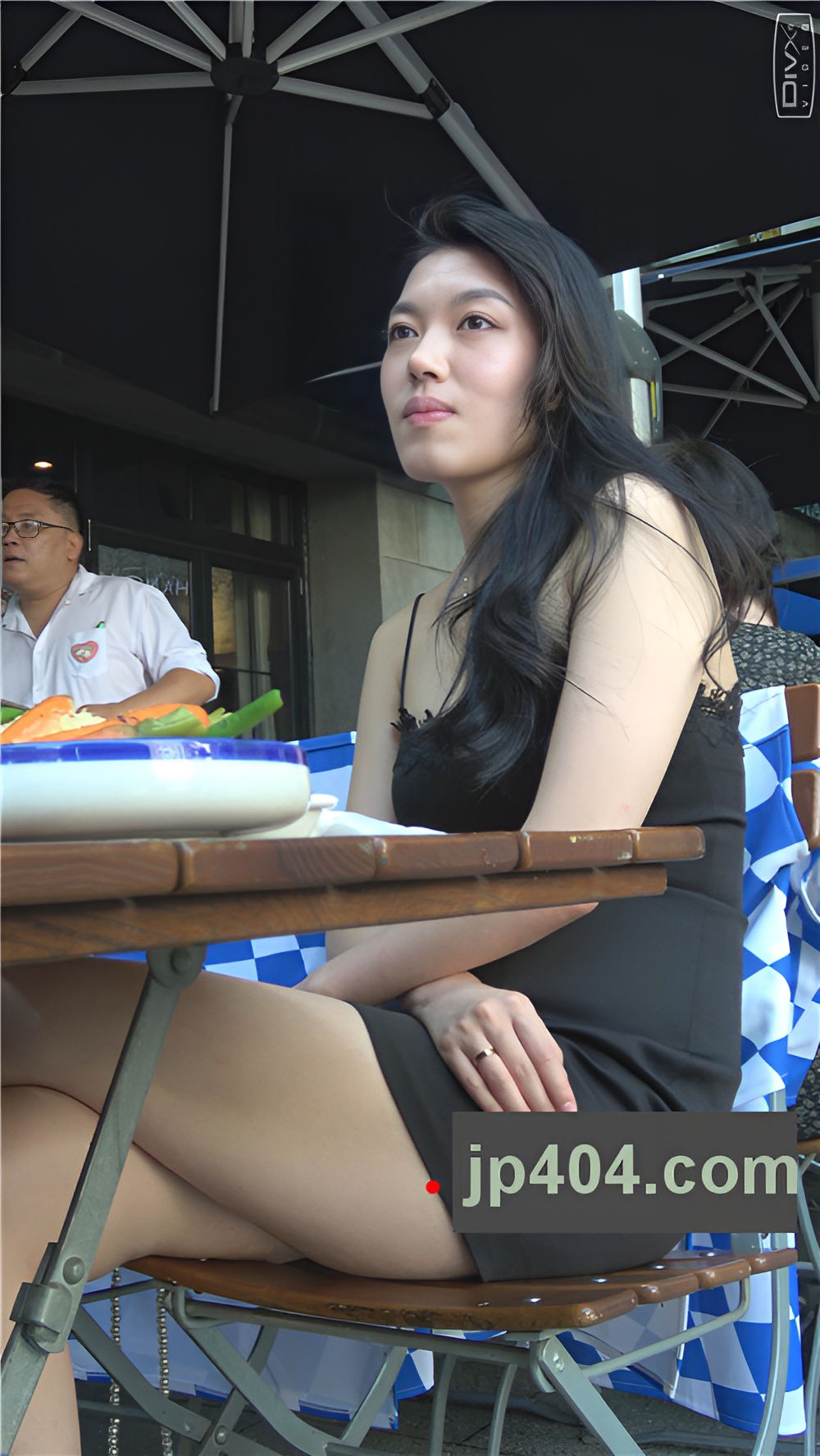 黑色吊带裙小姐姐[1.87G/MP4]