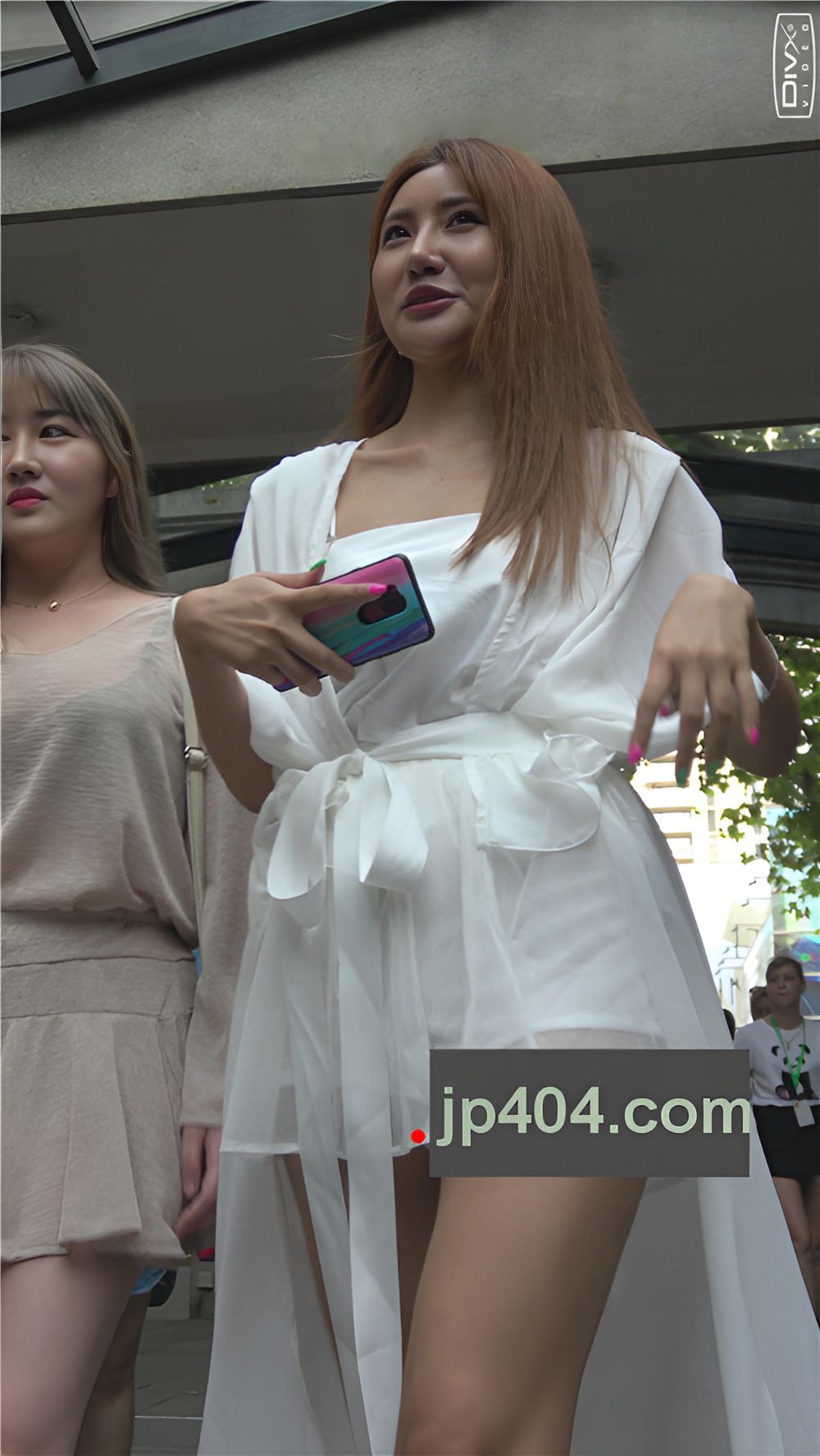 和闺蜜一起逛街的漂亮小姐姐[2.23G/MP4]