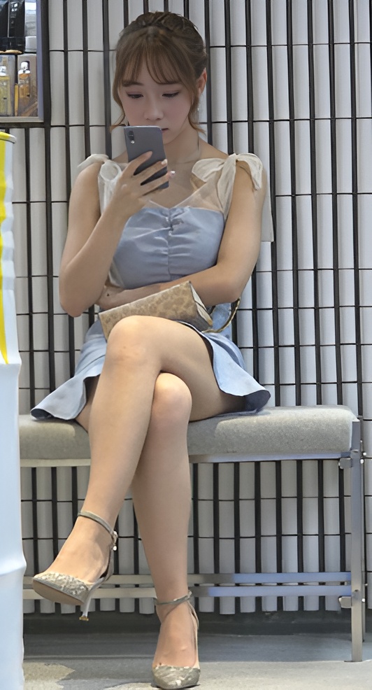 漂亮的美腿小姐姐[1.52G/MP4]