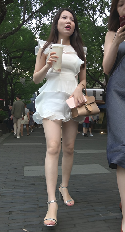 喝奶茶的美腿小姐姐[2.09G/MP4]