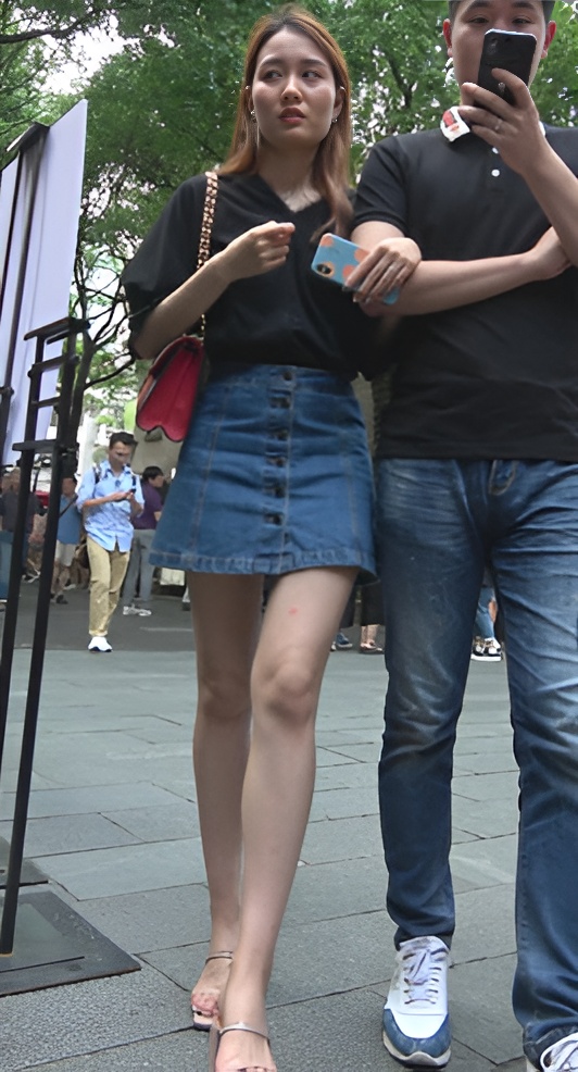 漂亮的牛仔裙美女小姐姐[1.48G/MP4]