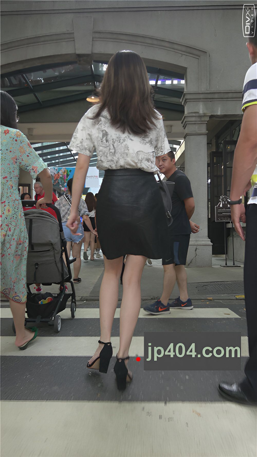 黑色皮裙小姐姐[1.23G/MP4]