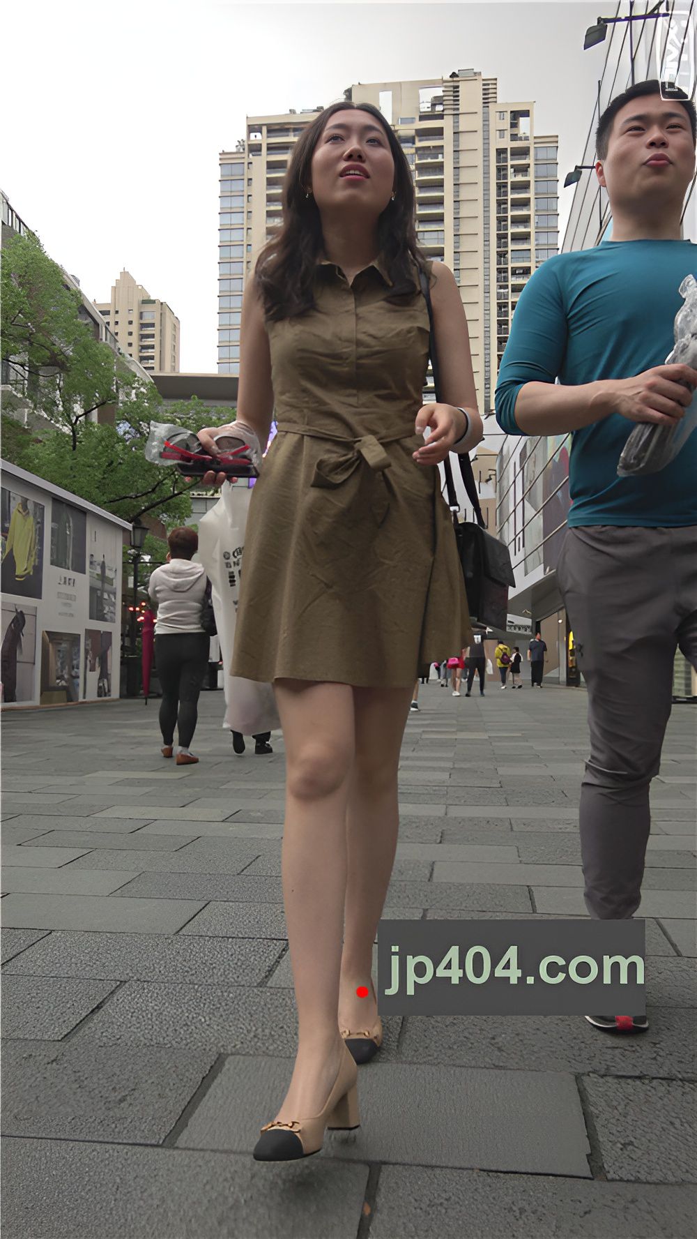 连衣裙妹子[995M/MP4]