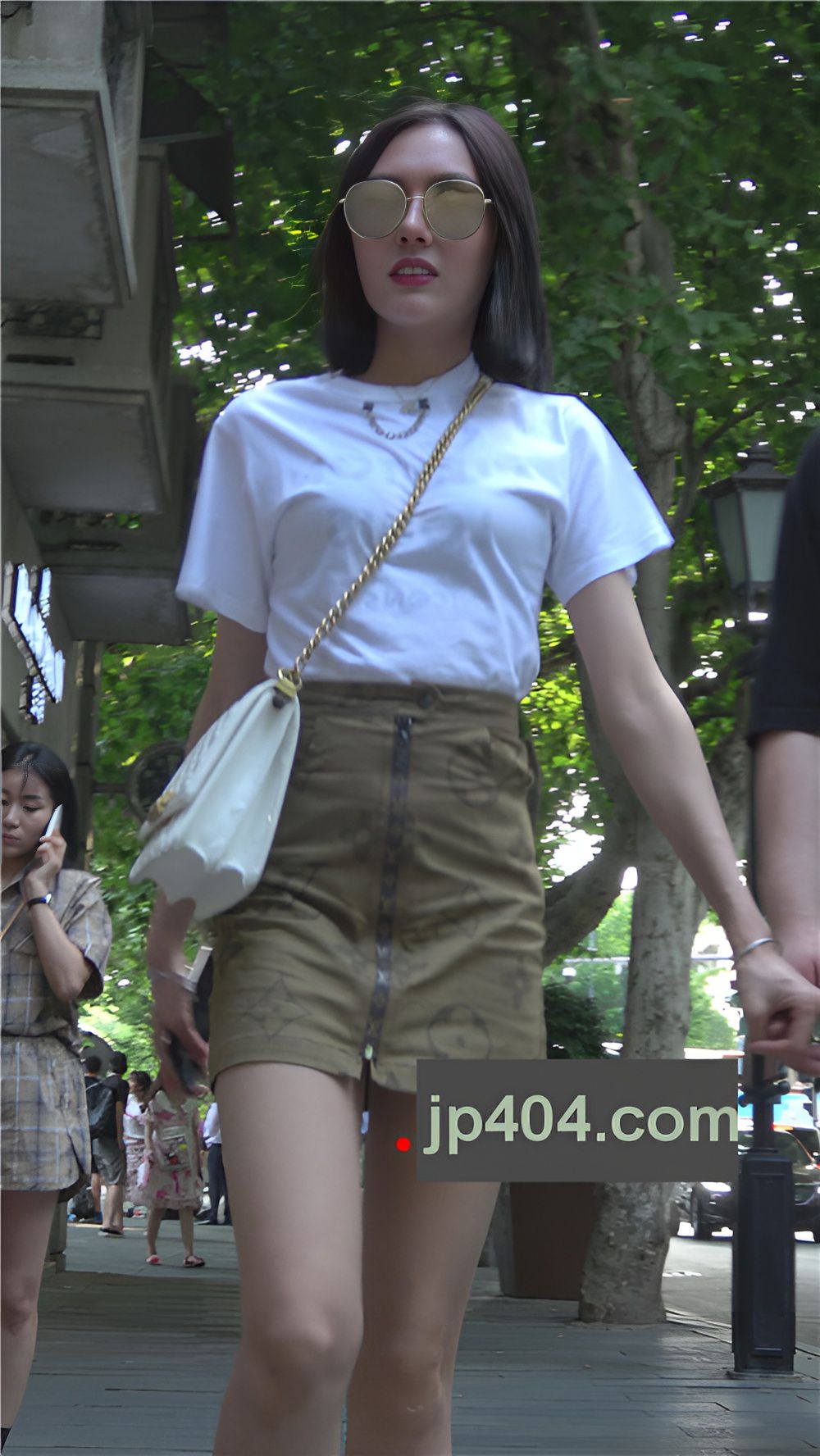 高腰裙墨镜气质小姐姐[1.09G/MP4]