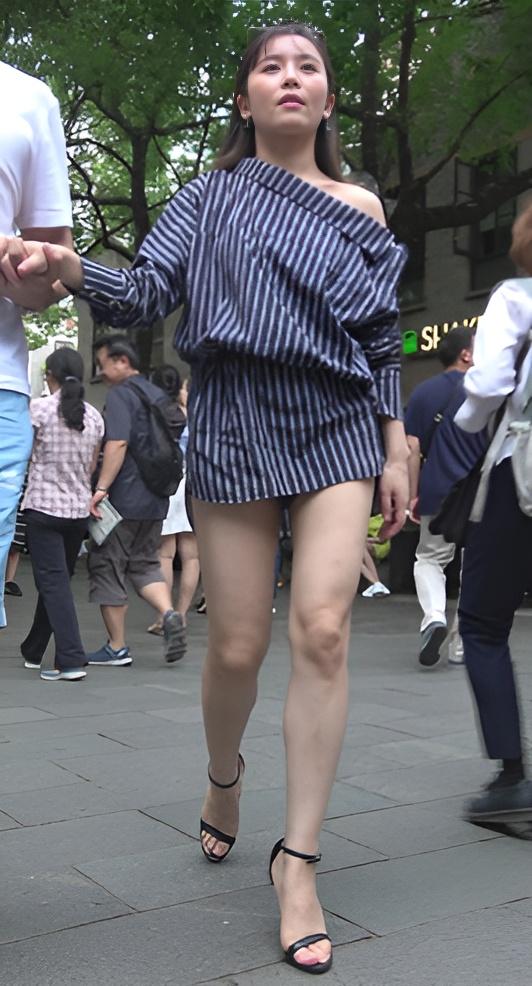 裸腿小姐姐[1.98G/MP4]