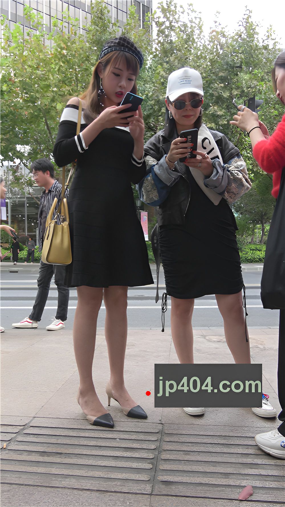 黑色连衣裙小妹[1.37G/MP4]