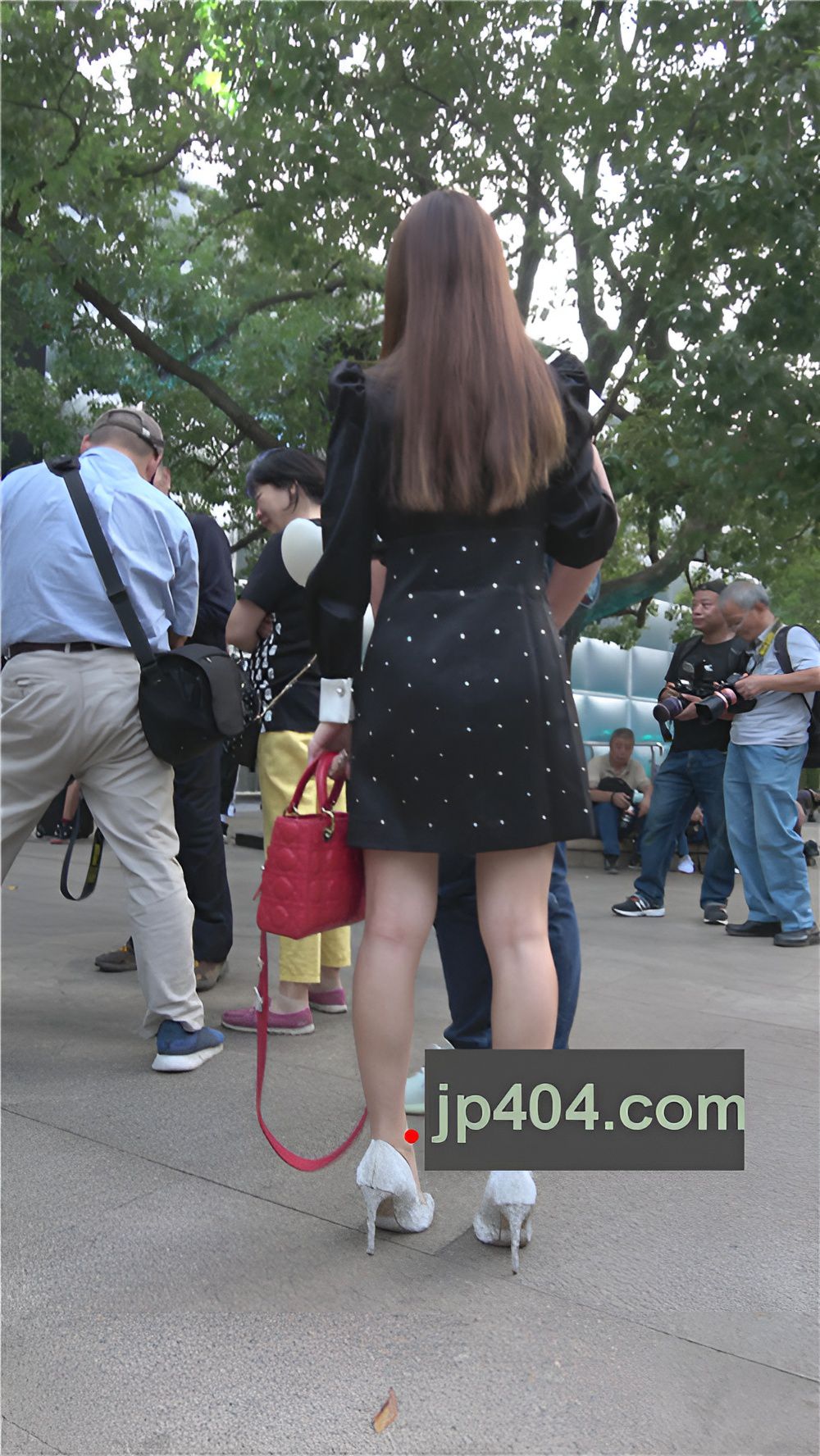 黑色连衣裙小姐姐[1.81G/MP4]