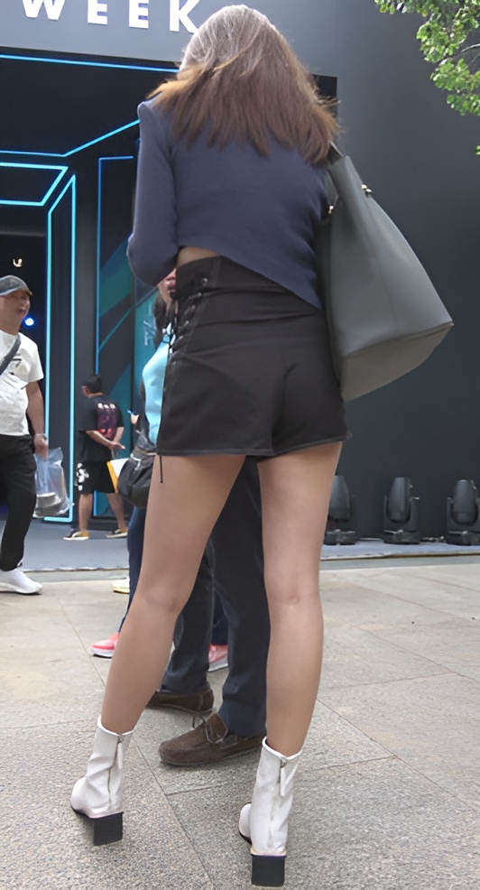 高腰黑色短裤小姐姐[1.58G/MP4]