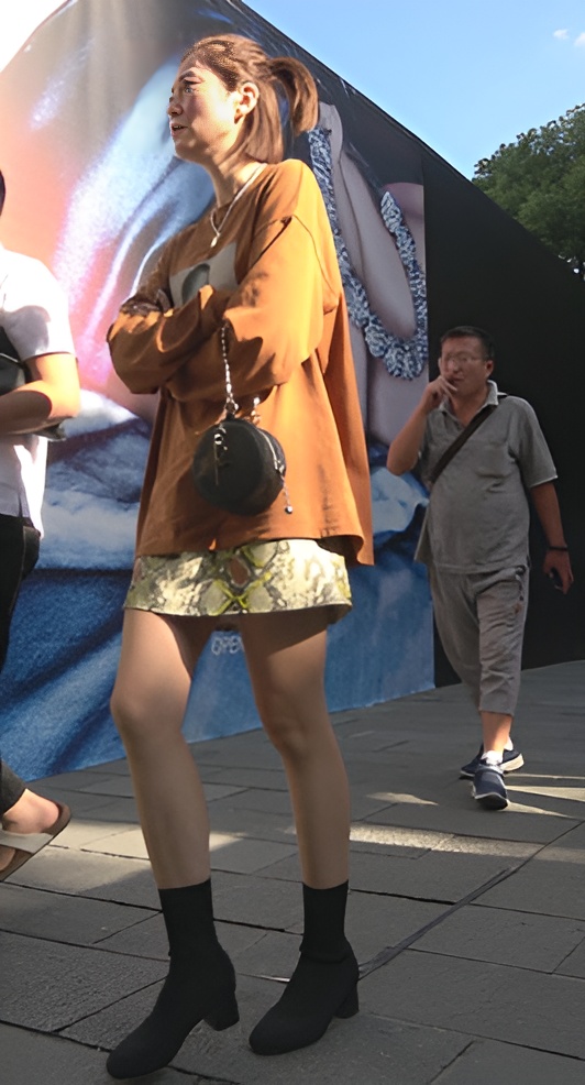 蛇皮短裙美妇[1.42G/MP4]