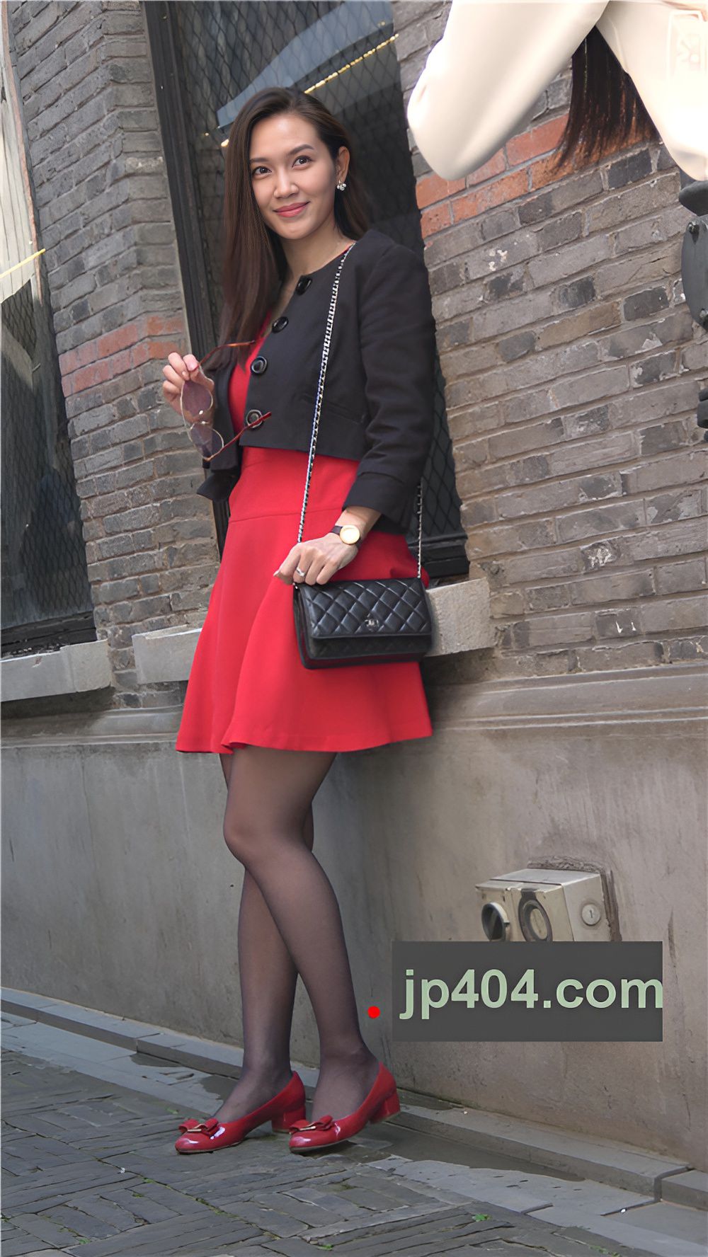 红色连衣裙妹子[2.54G/MP4]