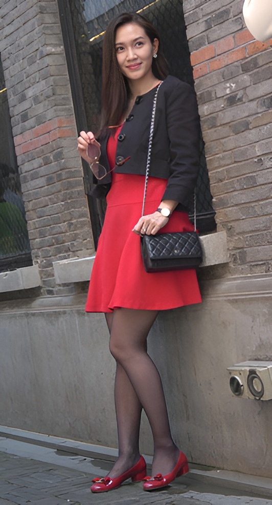 红色连衣裙妹子[2.54G/MP4]