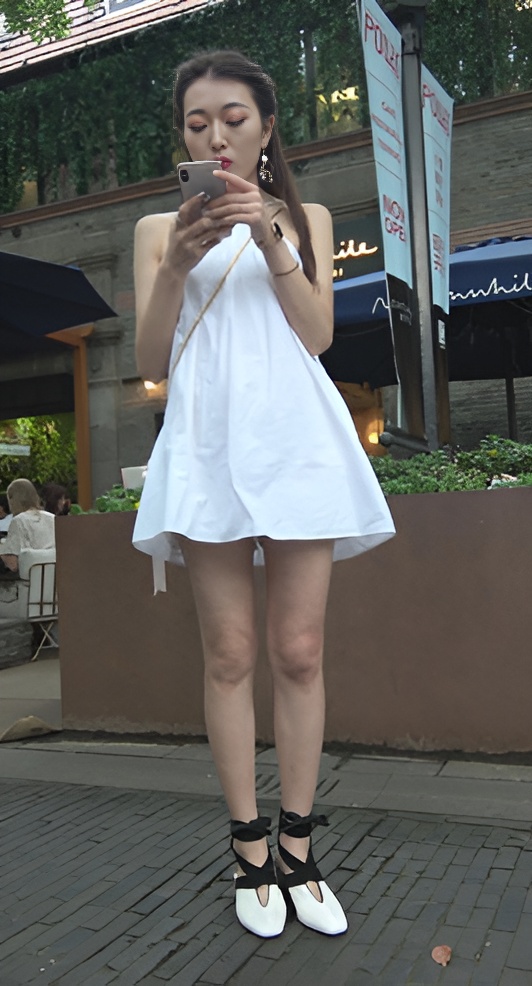 漂亮的清凉白裙小姐姐[1.56G/MP4]