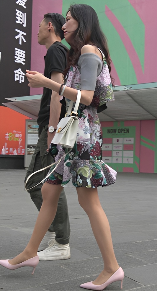 花裙妹子[741M/MP4]