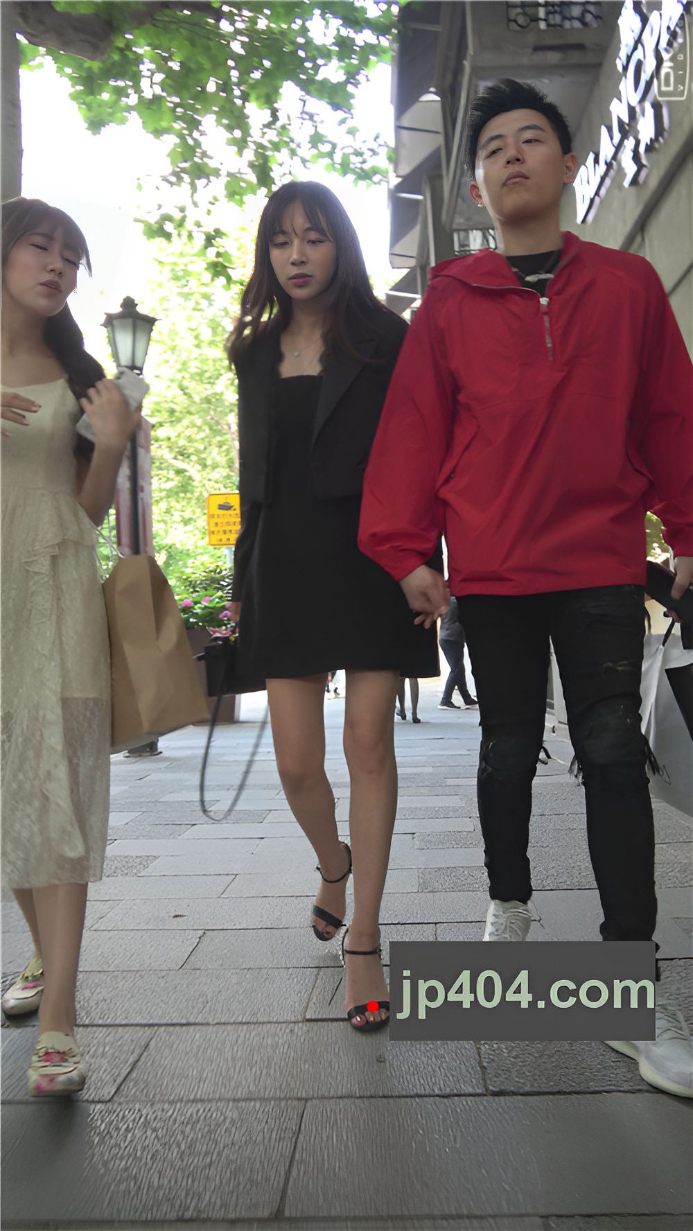 漂亮的黑裙小姐姐[883M/MP4]