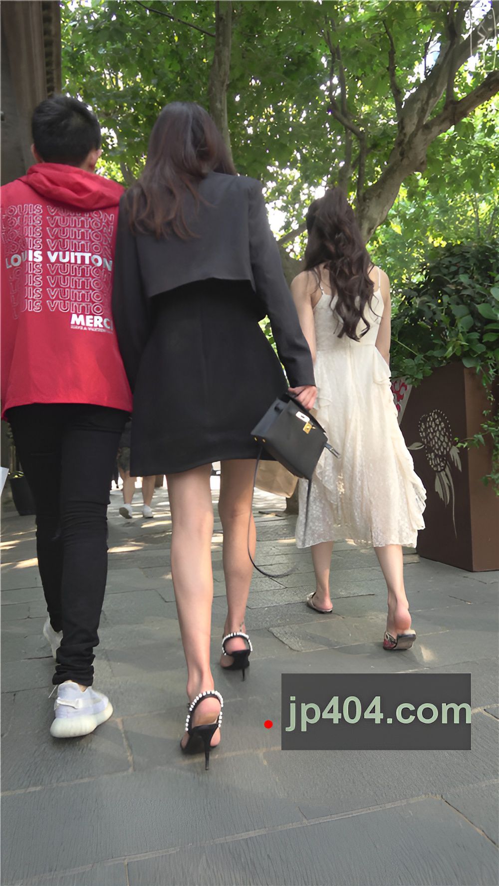 漂亮的黑裙小姐姐[883M/MP4]