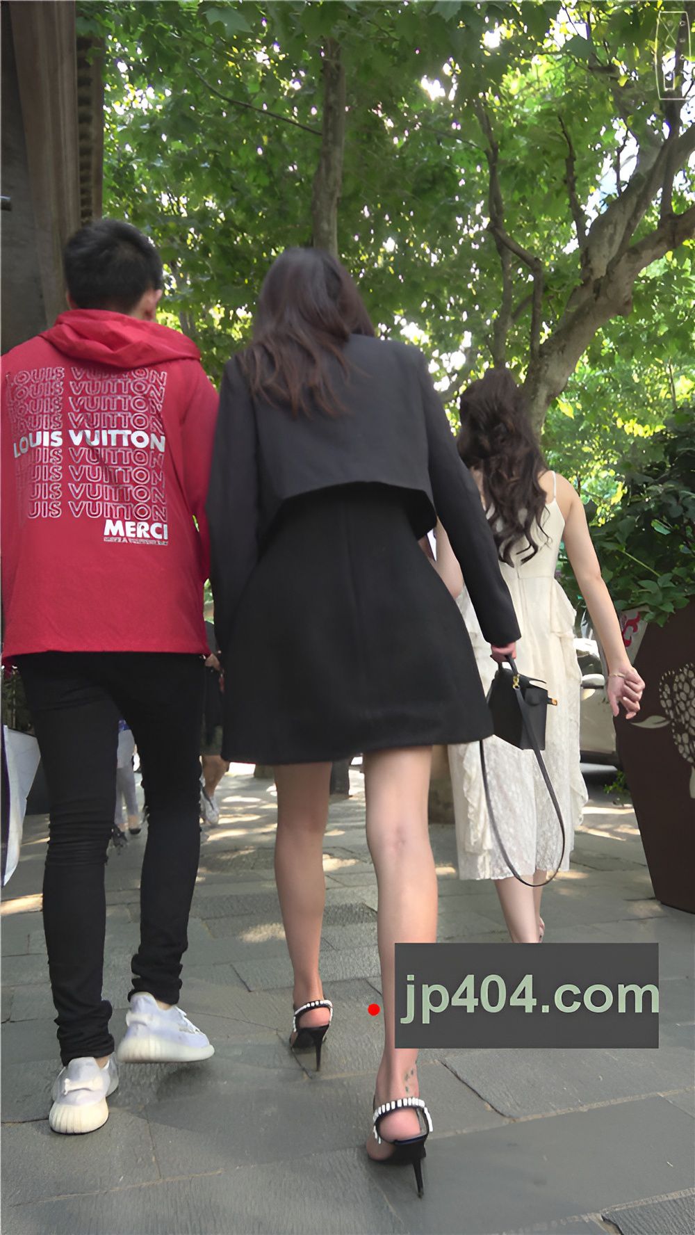 漂亮的黑裙小姐姐[883M/MP4]