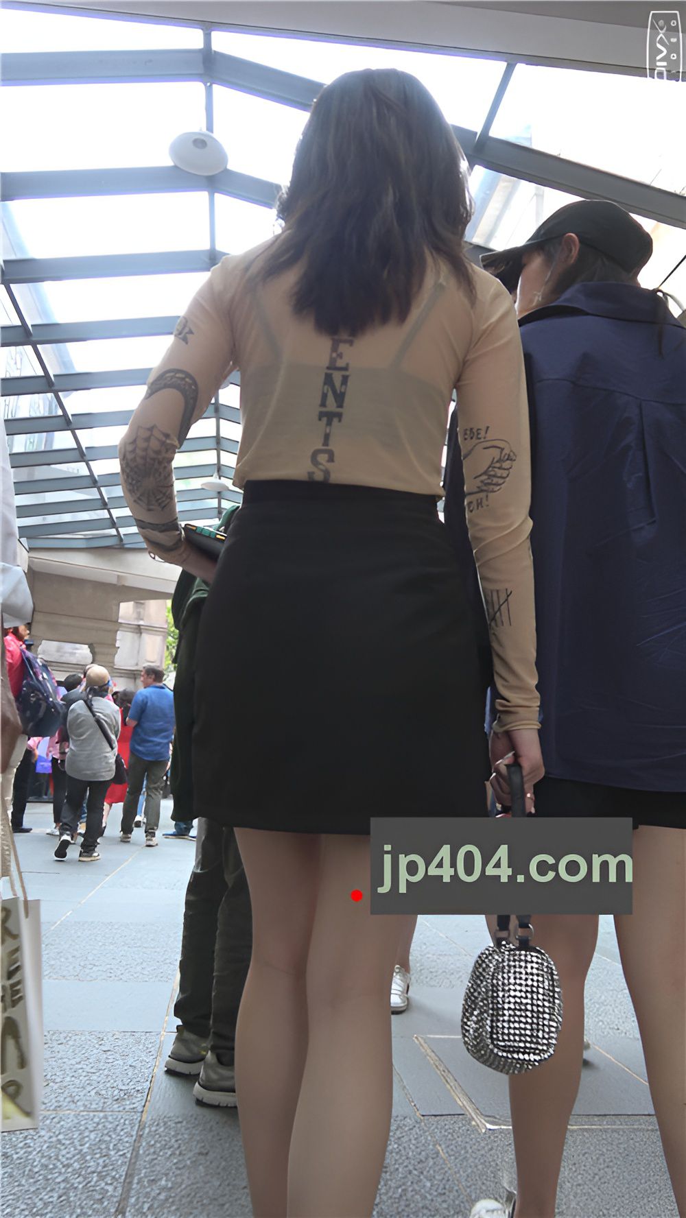 黑色高腰裙妹子[1013M/MP4]