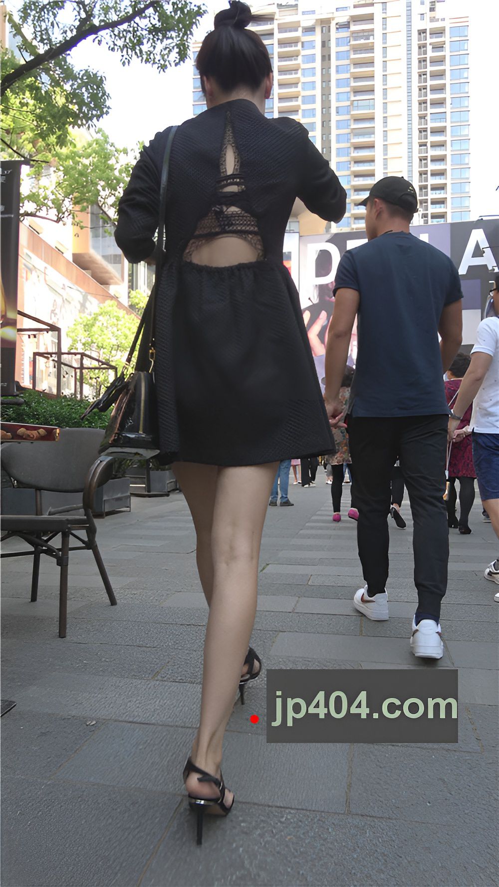 黑色连衣裙小姐姐[1.09G/MP4]