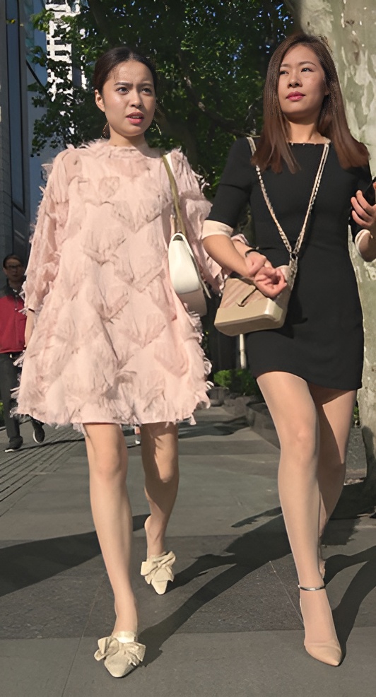 粉色连衣裙小姐姐[1.42G/MP4]