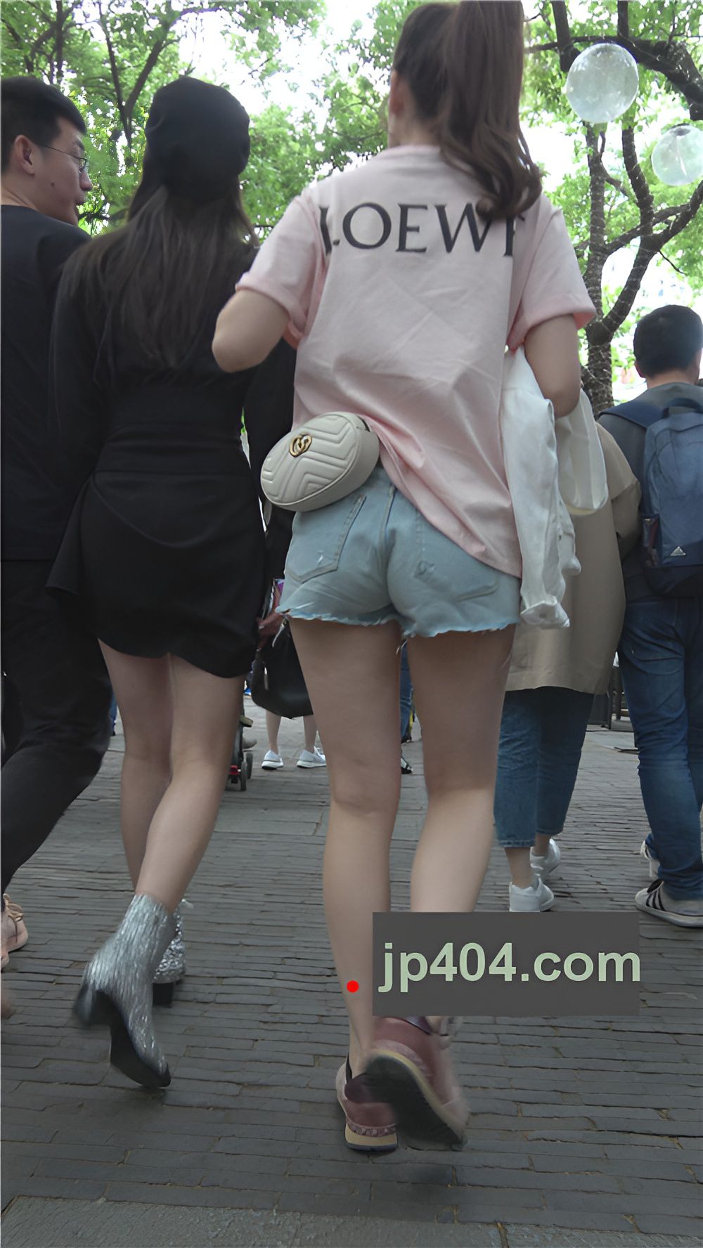 带着黑色帽子的美女小姐姐[1G/MP4]