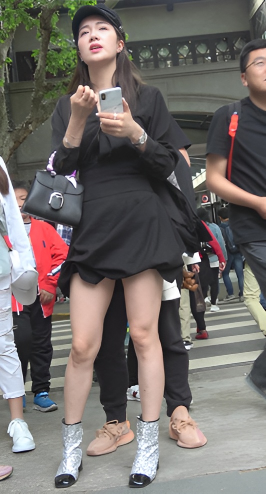 带着黑色帽子的美女小姐姐[1G/MP4]