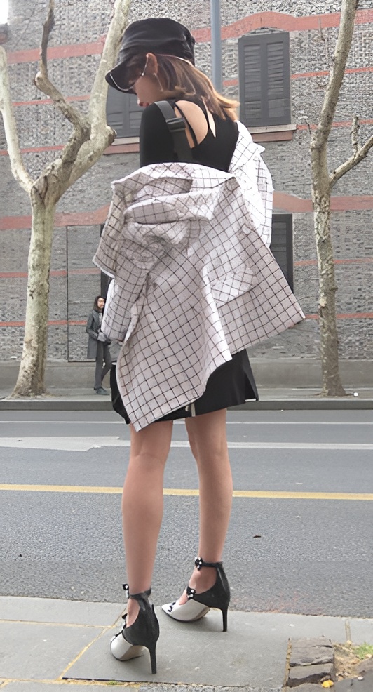 带着帽子的漂亮小姐姐[984M/MP4]