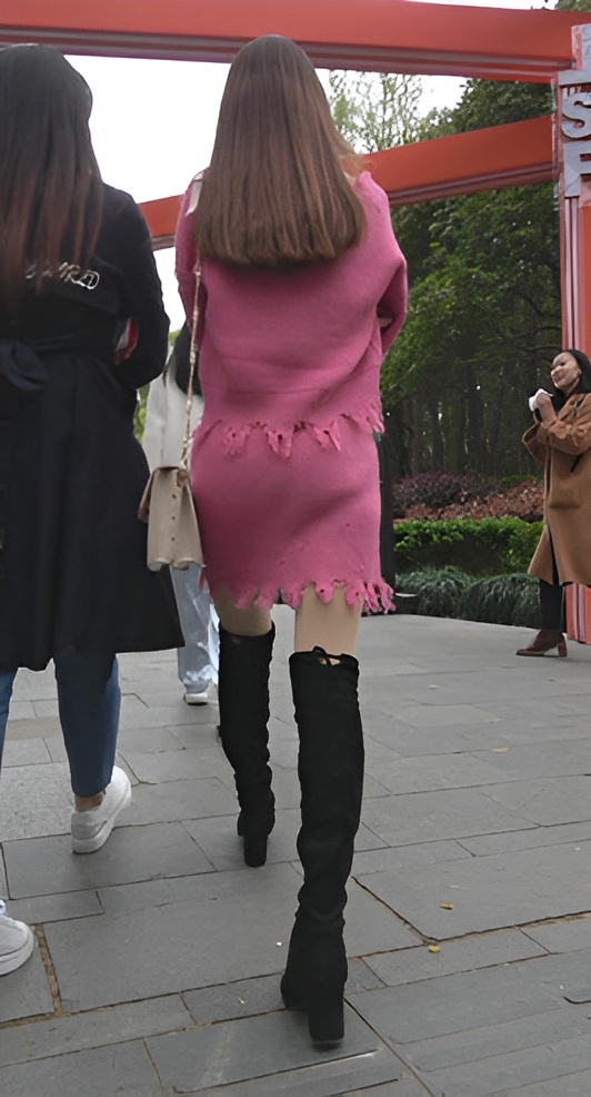 漂亮的粉色小姐姐[1.19G/MP4]