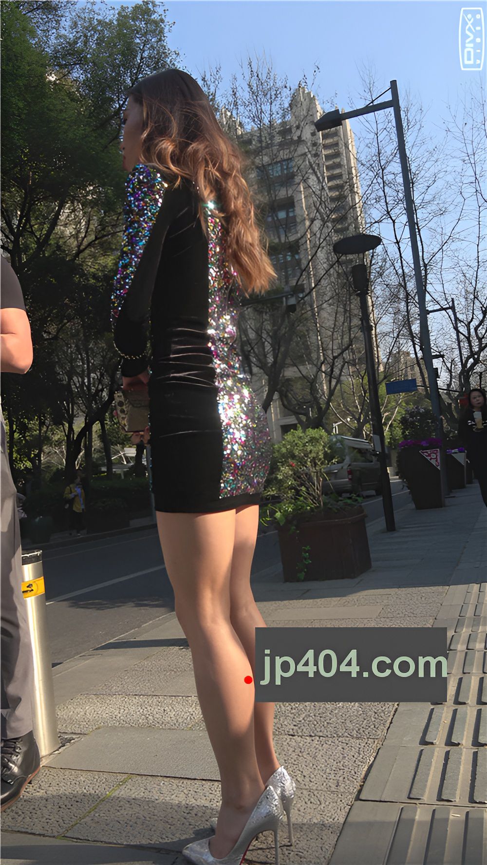 连体黑色包臀裙大姐姐[734M/MP4]