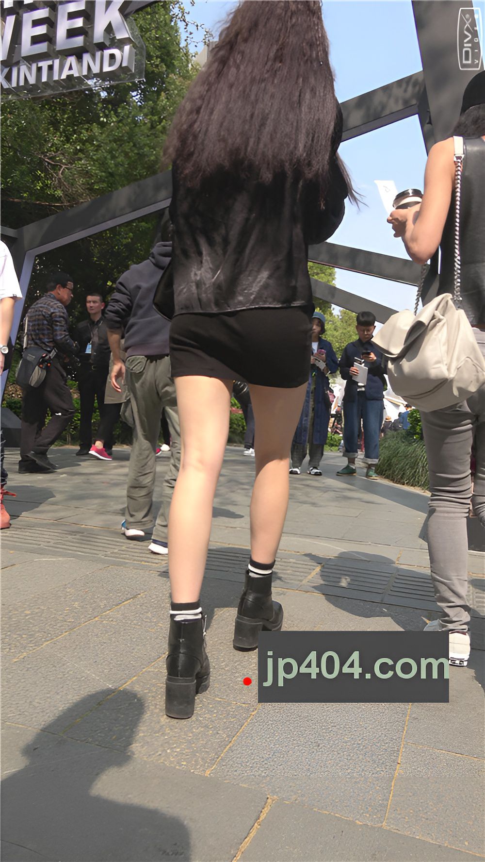 漂亮的包臀裙小姐姐[705M/MP4]