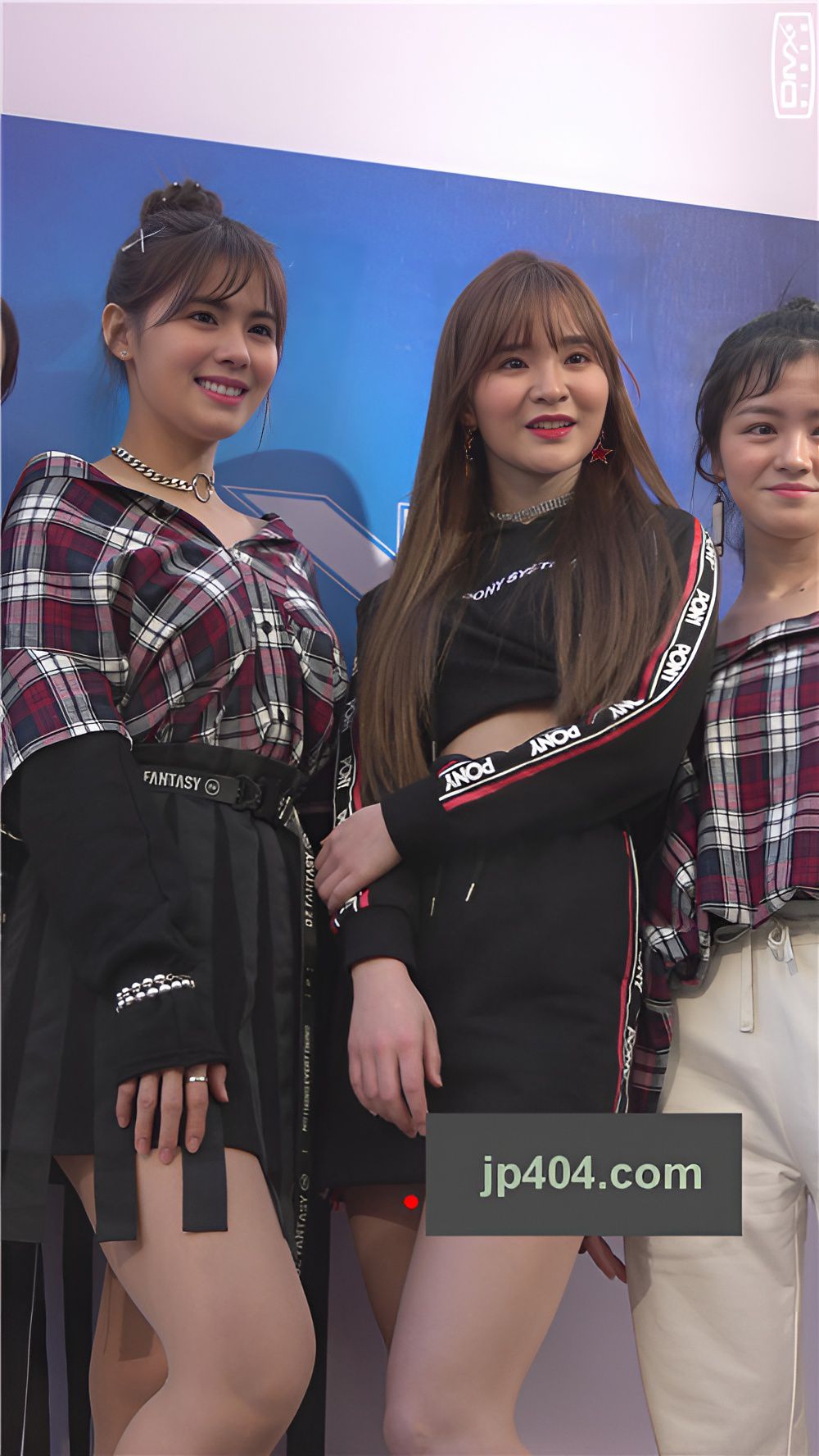 摆拍的几个漂亮美女[1.11G/MP4]