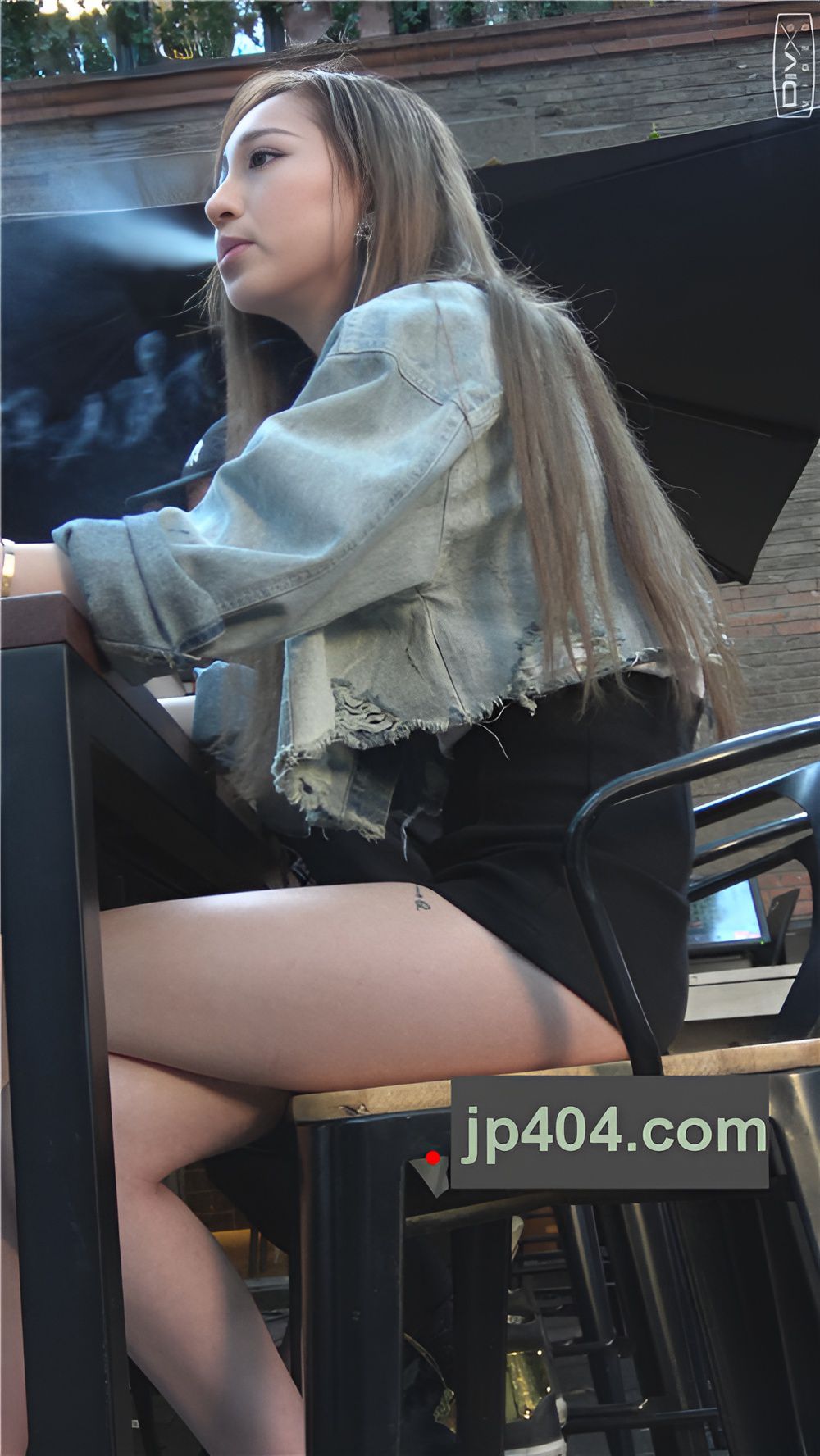 吸烟的漂亮气质美女[1.88G/MP4]