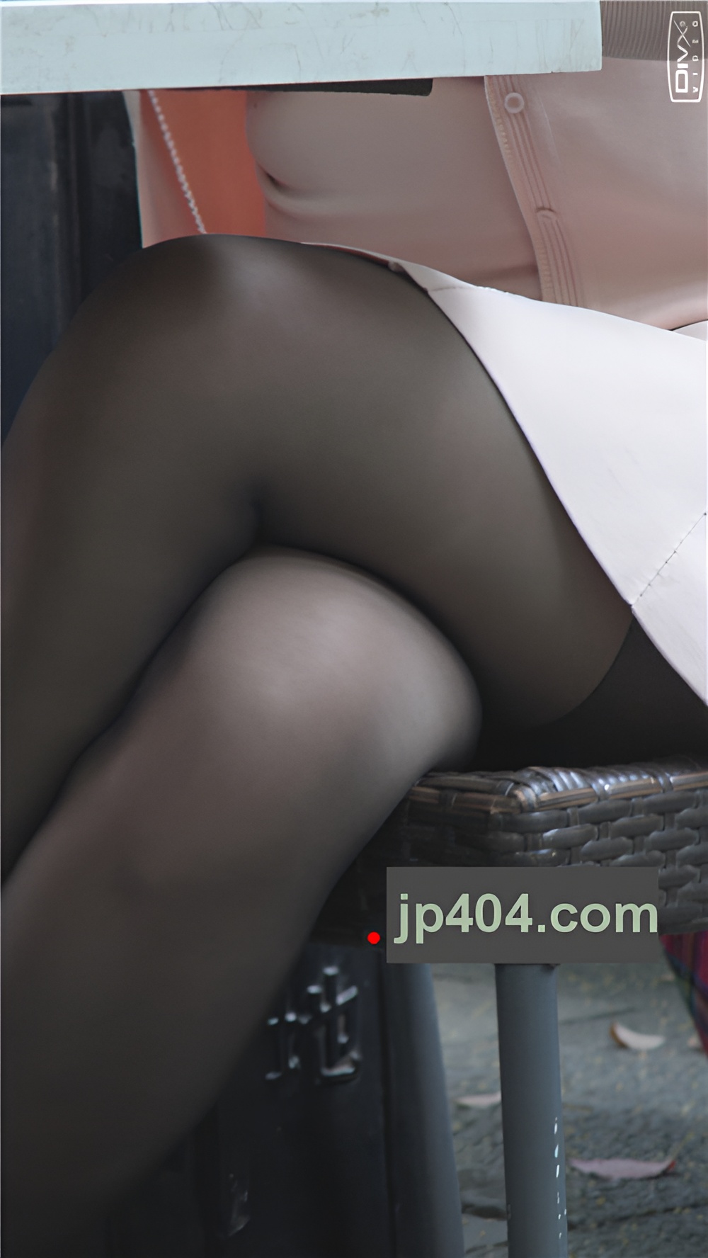 漂亮的黑丝小美女[1.02G/MP4]