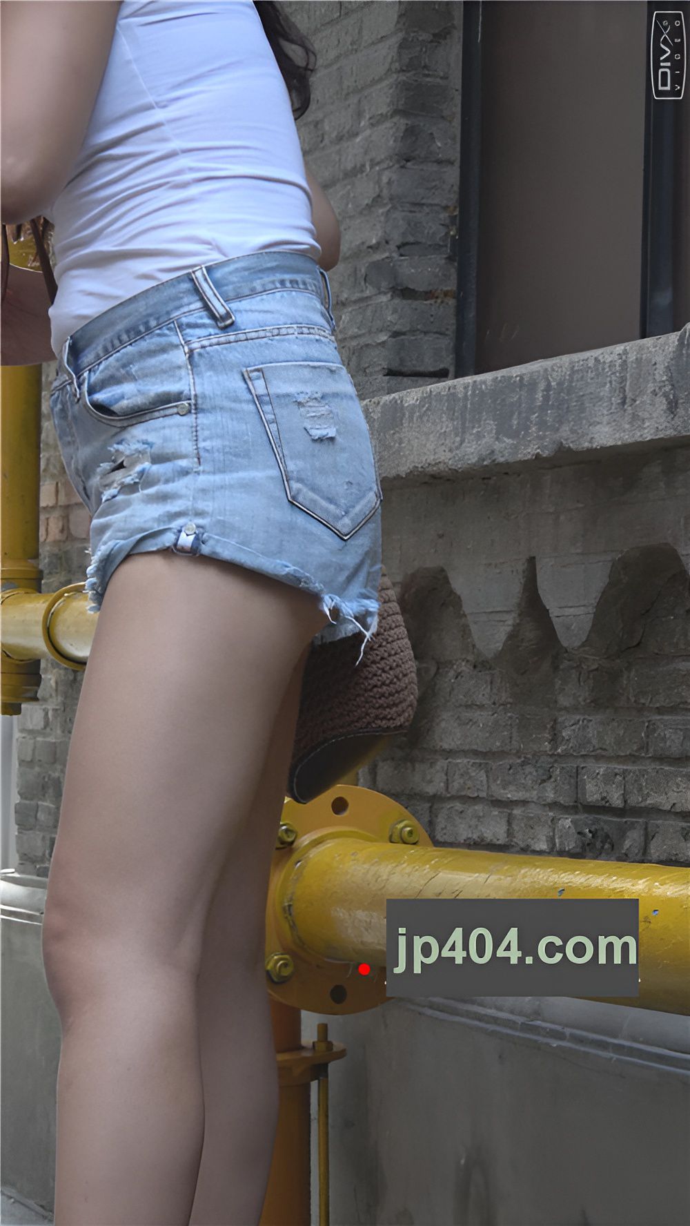 裸腿牛仔热裤妹子[1.27G/MP4]