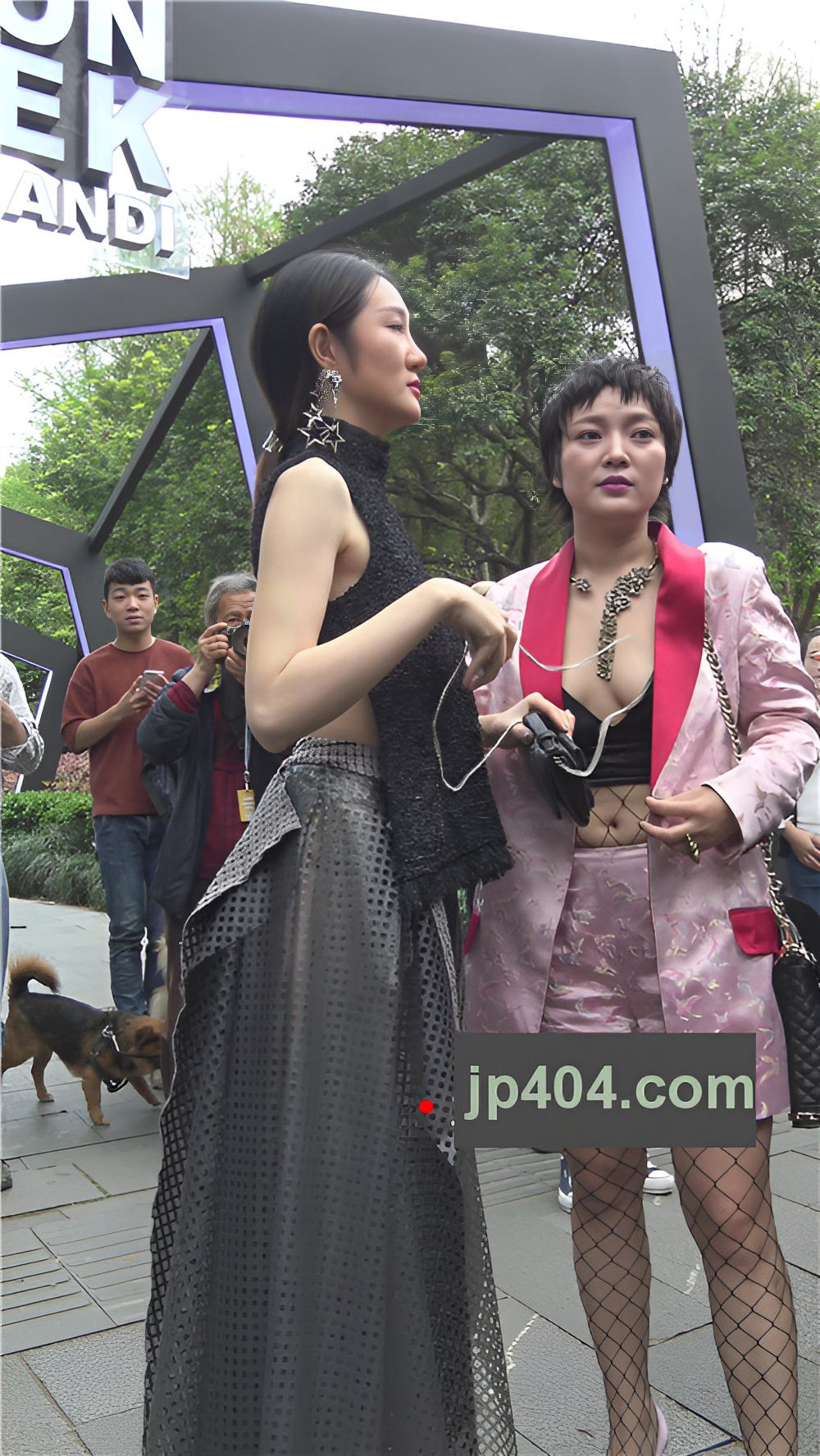 漂亮的裸背美女[3.47G/MP4]