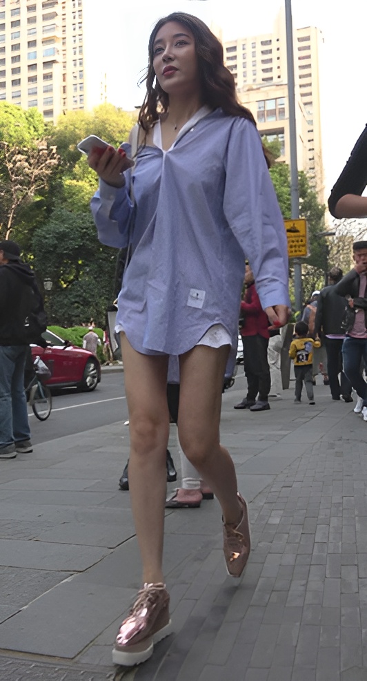 漂亮的裸腿小姐姐[1.23G/MP4]