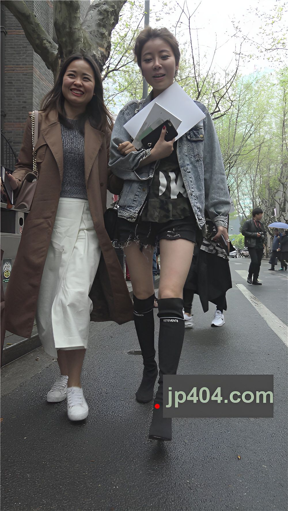 黑色高靴小姐姐[1.26G/MP4]