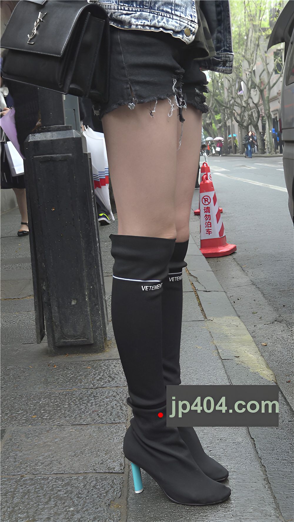 黑色高靴小姐姐[1.26G/MP4]