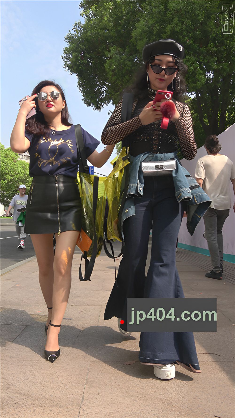 高腰皮裙小姐姐[1.44G/MP4]