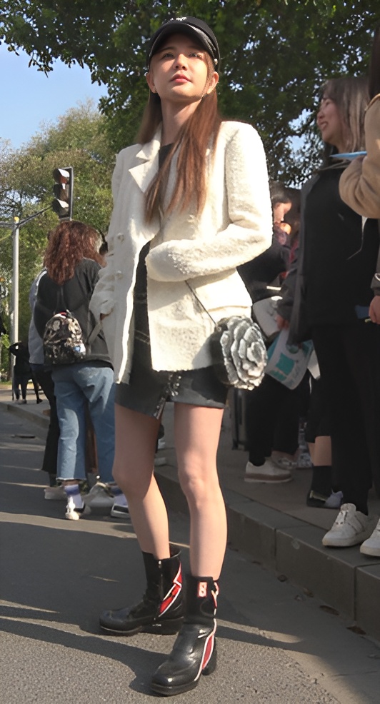 带着帽子的漂亮白嫩美腿美女[1.52G/MP4]