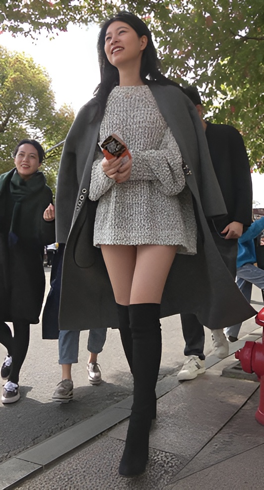 漂亮的气质长靴美女[678M/MP4]