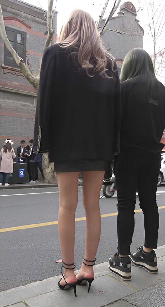 苗条的气质小姐姐[433M/MP4]