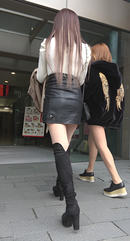 黑色高腰皮裙长发美女[1.72G/MP4]