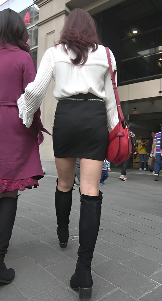 黑色包臀裙小姐姐[1.02G/MP4]