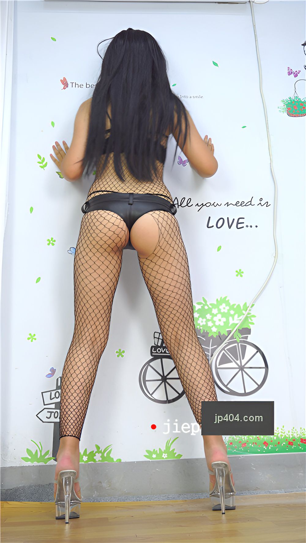 连体渔网袜美女[1.39G/MP4]