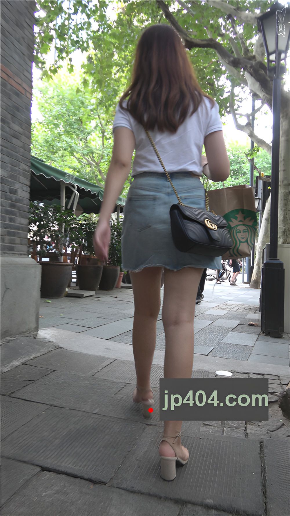 听歌的牛仔裙小姐姐[1.24G/MP4]]