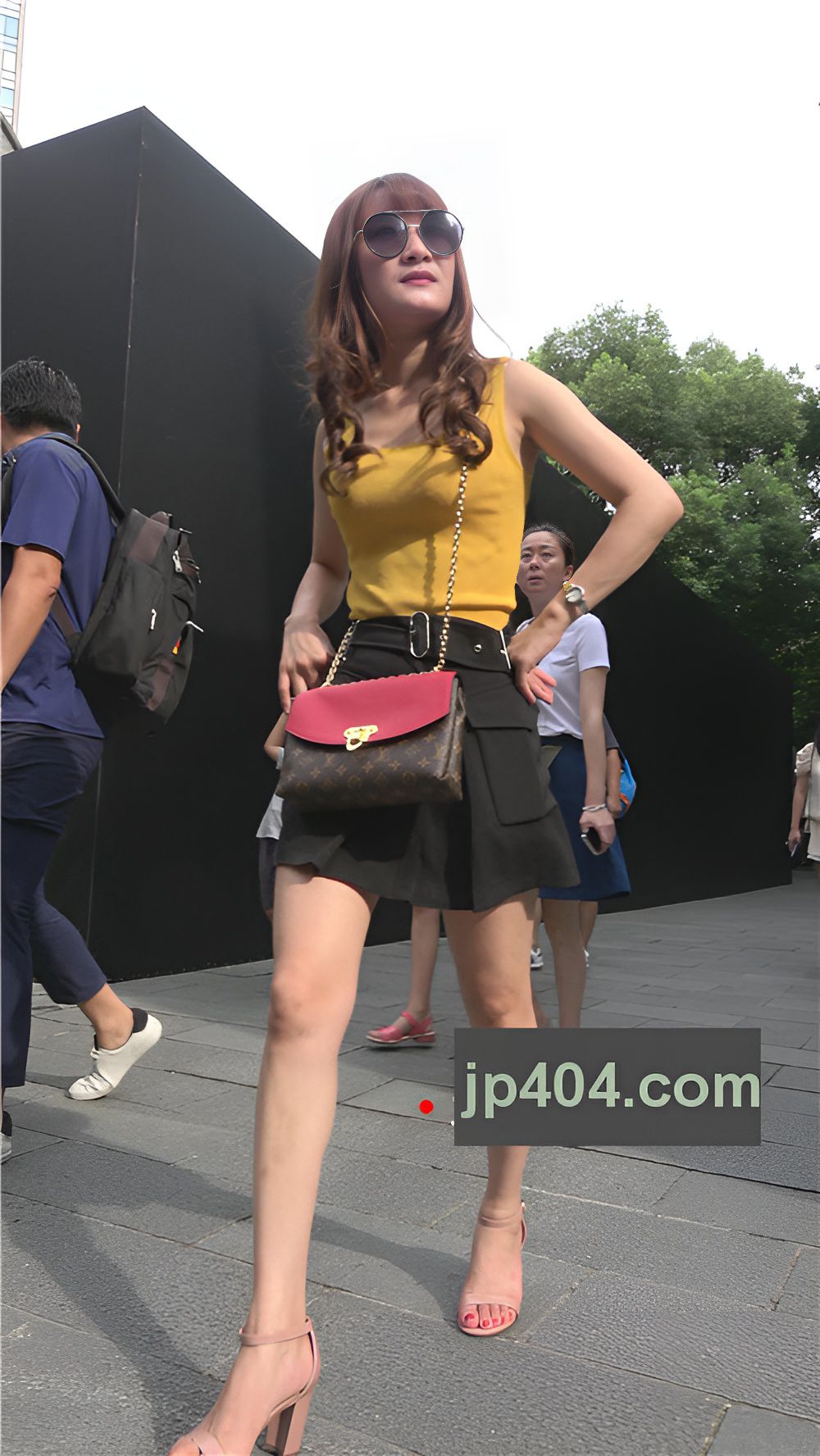 黄衣黑裙小美女[1.08G/MP4]