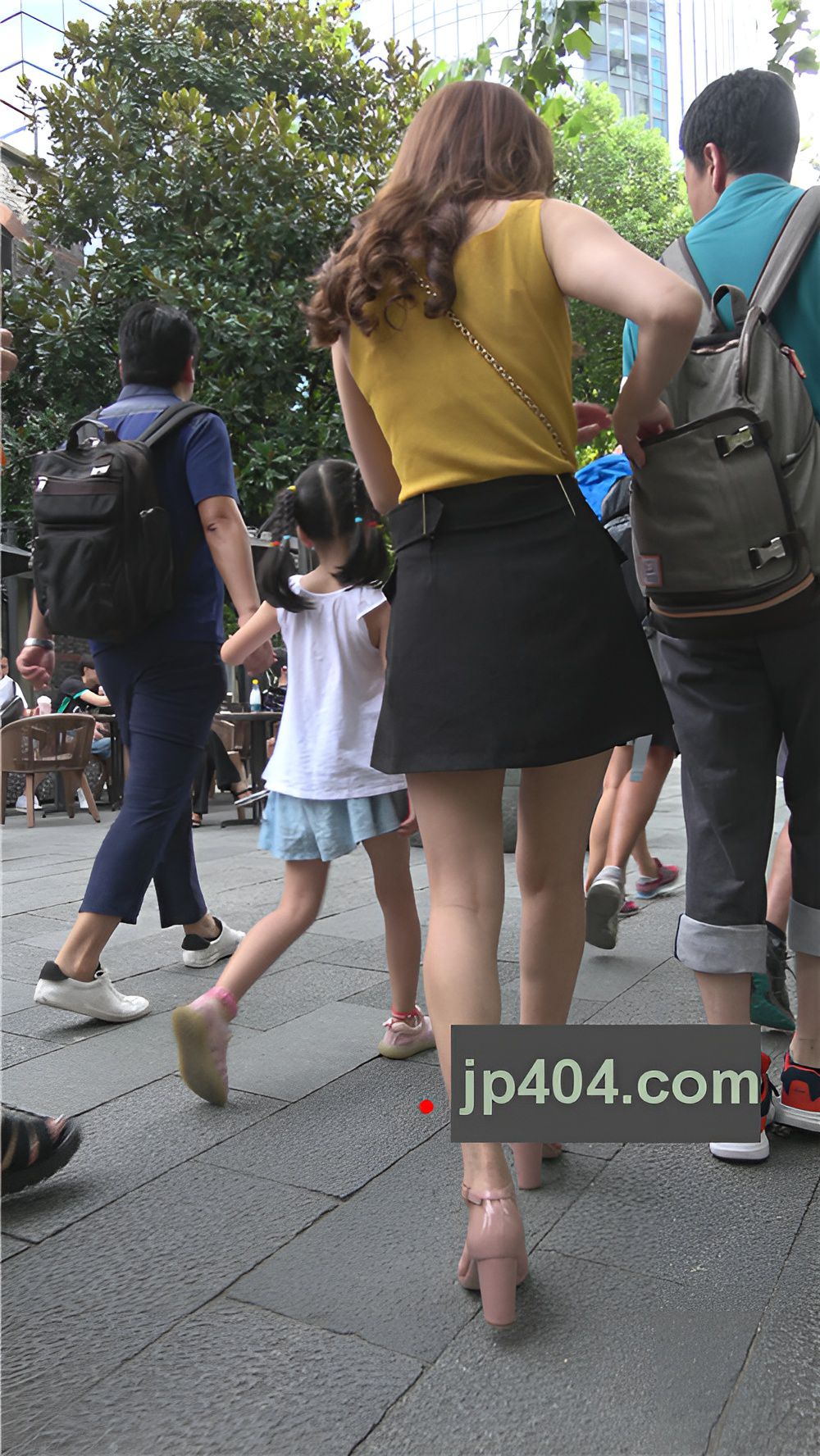 黄衣黑裙小美女[1.08G/MP4]