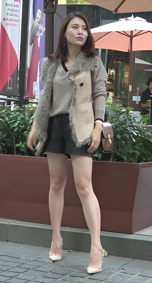 漂亮的白嫩美腿气质美女一[1.35G/MP4]