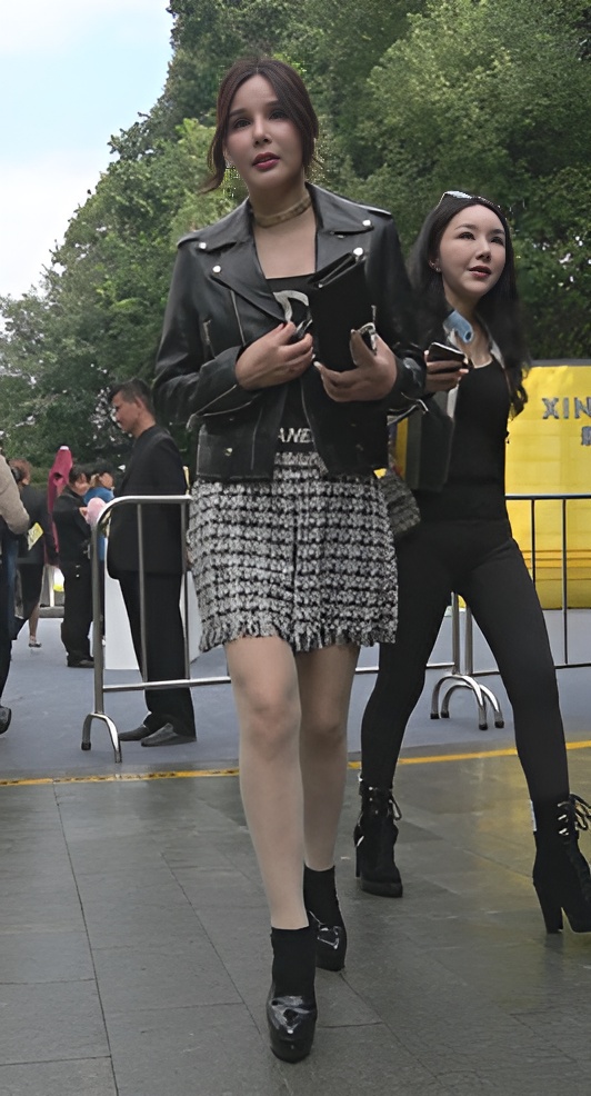 皮衣丝袜美女[673M/MP4]