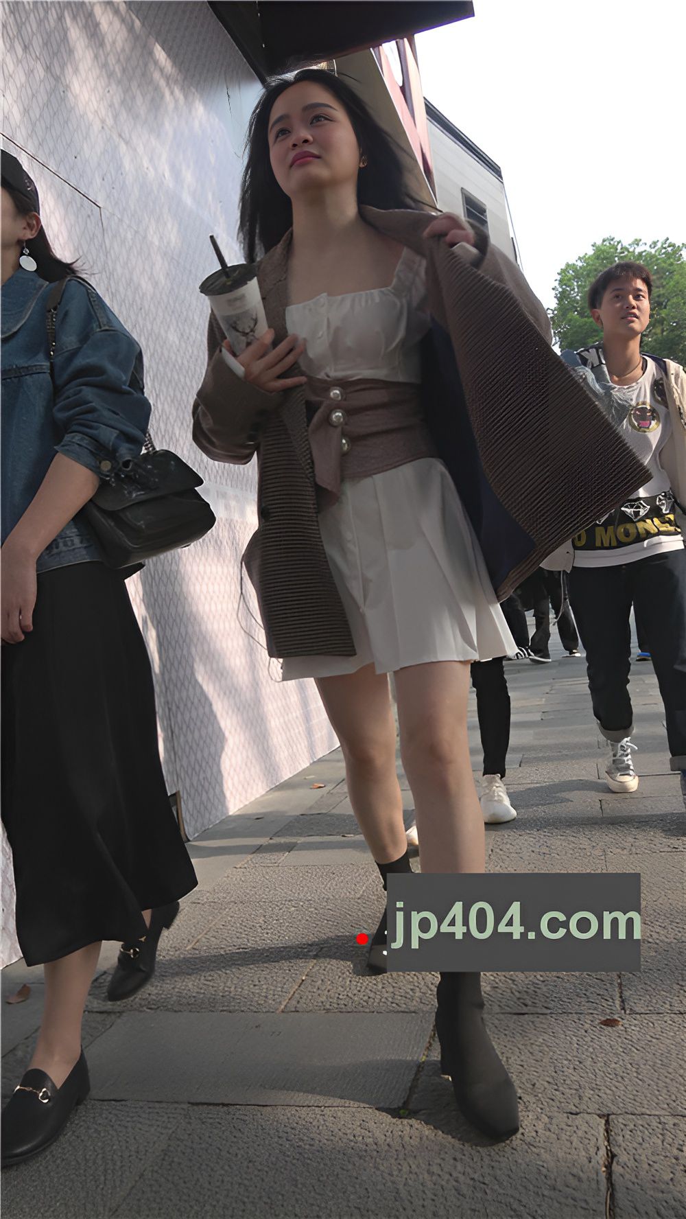 喝着奶茶的小姐姐[1.4G/MP4]